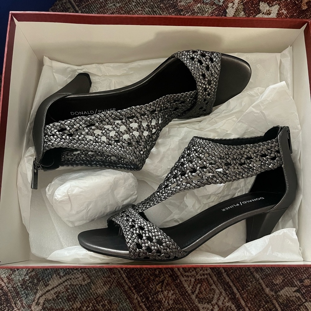 Donald Pliner Sandals, Size 8, New in Box